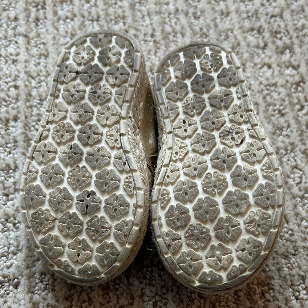 OshKosh B'gosh Gold Kids Moccasins - Picture 2 of 7